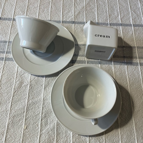 Crate&Barrel Loft White porcelain Cappuccino 4 piece set 2 cups, 2 saucers - Picture 6 of 9
